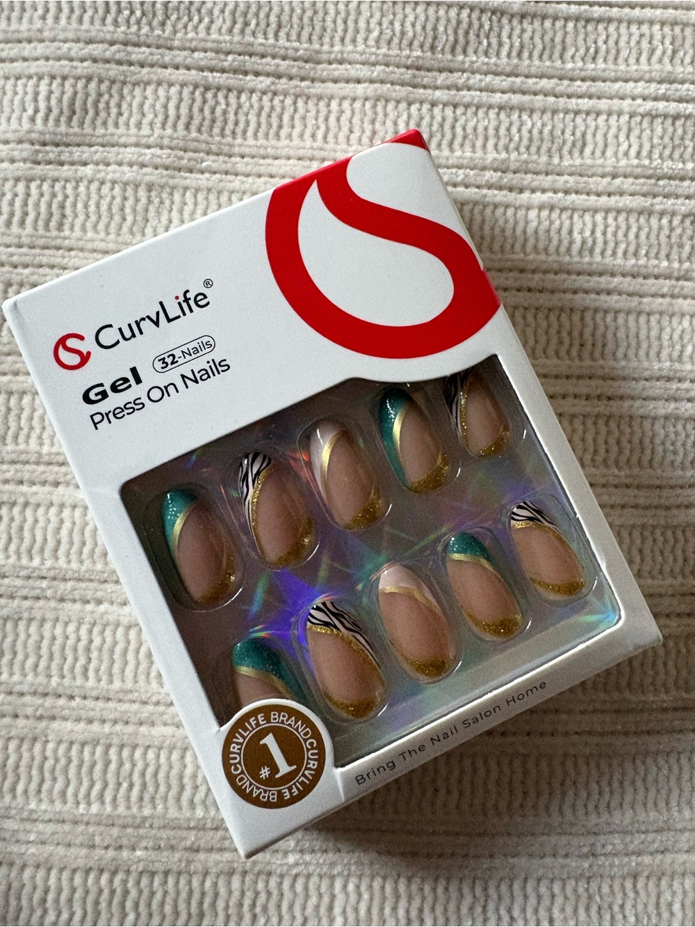 Curvlife Green and Gold Gel Press On Nails - 32 Pack - Picture 2 of 6